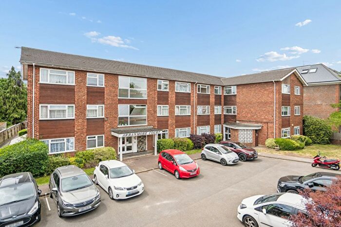 2 Bedroom Flat For Sale In Bushey Hall Road, Bushey, WD23