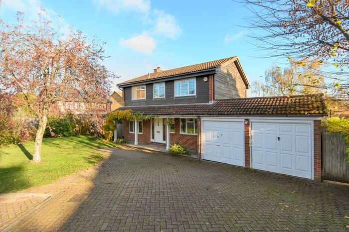 4 Bedroom Detached House To Rent In Harlands Grove, Farnborough, Orpington BR6