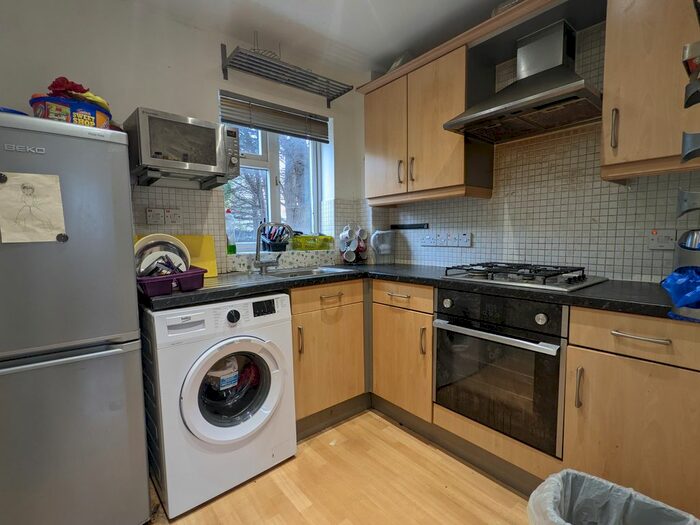 2 Bedroom Detached House To Rent In Marrowbrook Lane, Farnborough, GU14