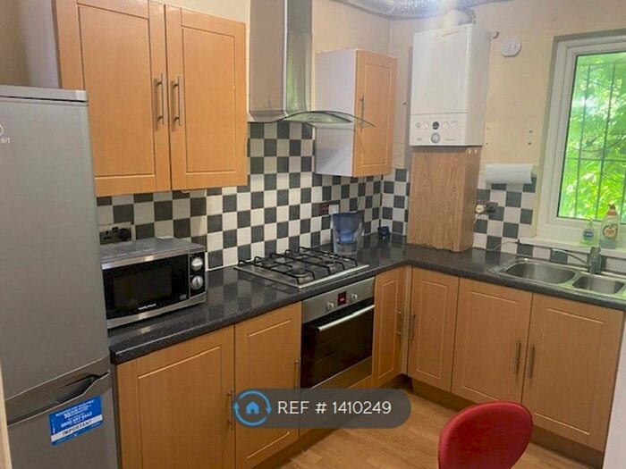 2 Bedroom Flat To Rent In Church Lane, London, E11