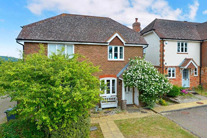 2 Bedroom Property For Sale In Larkfield, Ewhurst, GU6