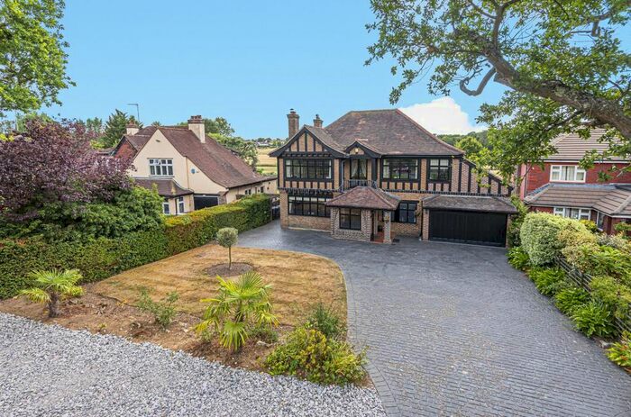 4 Bedroom Detached House For Sale In Great North Road, Brookmans Park, Hatfield, AL9