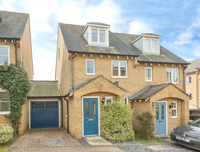 3 Bedroom Semi Detached House For Sale In Underwood Rise, Tunbridge Wells, Kent, TN2