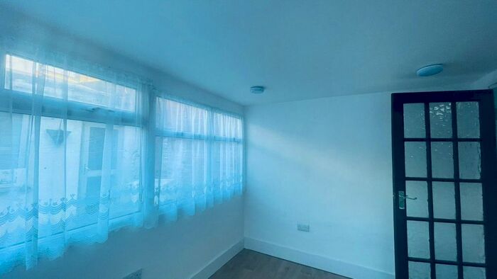 1 Bedroom Flat To Rent In High Street South, East Ham, E6