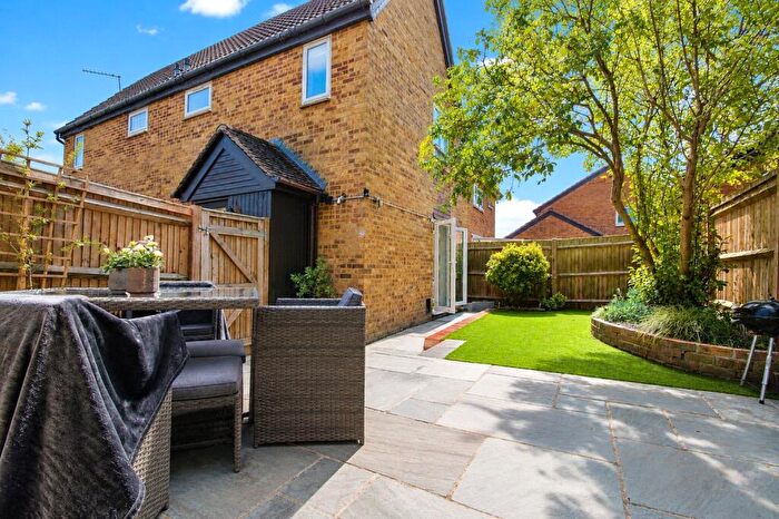 1 Bedroom House To Rent In Bitterne Drive, Woking, Surrey, GU21
