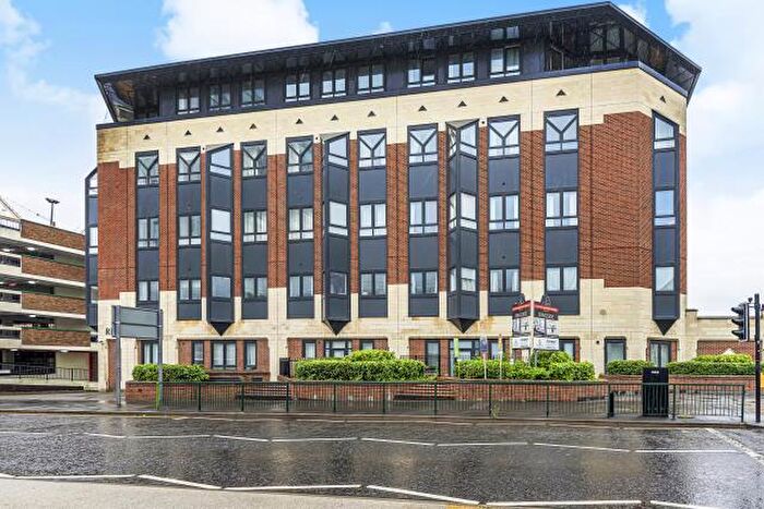2 Bedroom Flat To Rent In Ringside, Bracknell, RG12