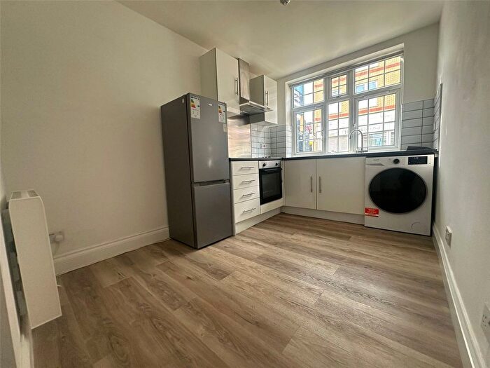 Studio To Rent In Hanworth Road, Hounslow, TW3