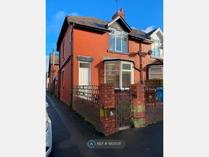 3 Bedroom Semi-Detached House To Rent In Frederick Avenue, Shaw, Oldham, OL2