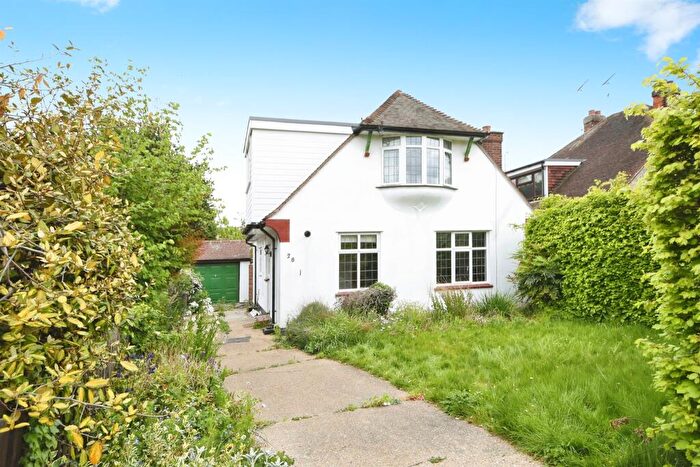 3 Bedroom Detached House For Sale In Winchelsea Drive, Great Baddow, Chelmsford, CM2
