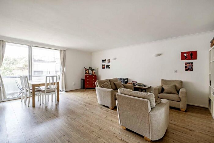 1 Bedroom Flat To Rent In Bedford Gardens, London, W8