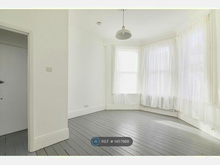 1 Bedroom Flat To Rent In Handsworth Road, London, N17