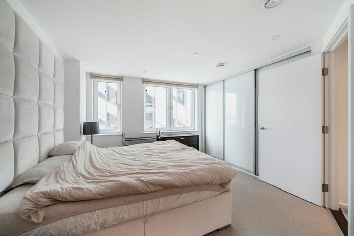 2 Bedroom Apartment To Rent In Eagle Point, City Road, London, EC1V