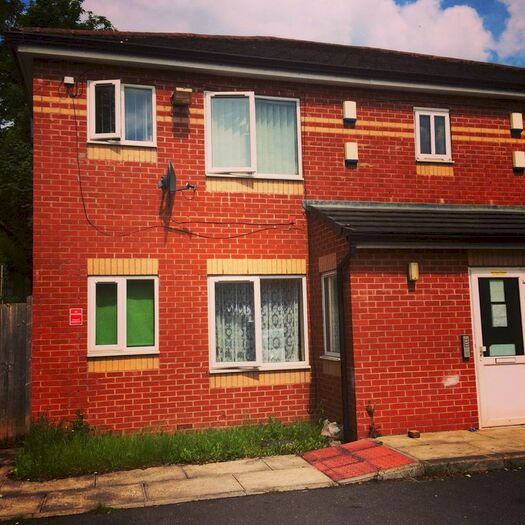 2 Bedroom Flat To Rent In Parkhill Court, Crumpsall, M8