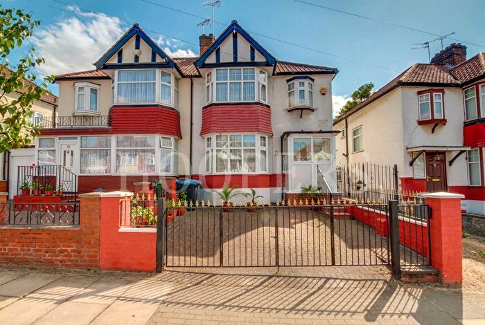 3 Bedroom Semi Detached House For Sale In Chartley Avenue, London, NW2