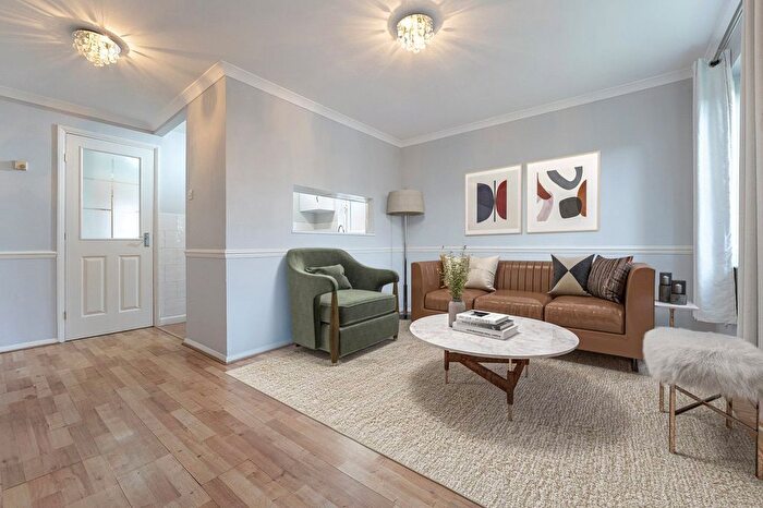 1 Bedroom Maisonette For Sale In Ennerdale Close, Cheam, Sutton, SM1