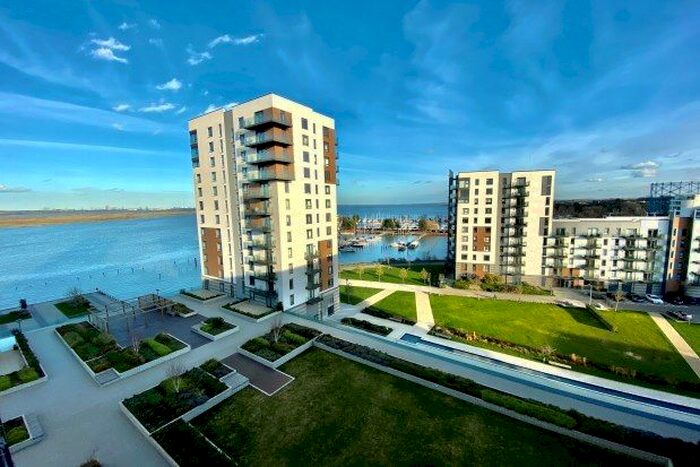 2 Bedroom Flat To Rent In Peninsula Quay, Gillingham, ME7