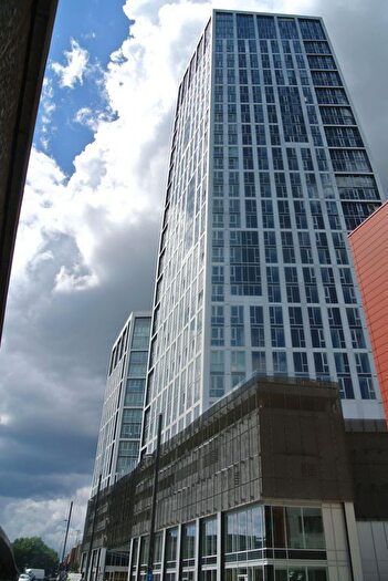 2 Bedroom Flat To Rent In Cooks Road, High Street, E15