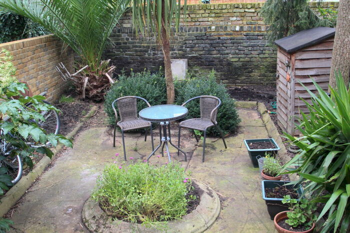 1 Bedroom Apartment To Rent In Roden Street, Holloway, Islington, London, N7