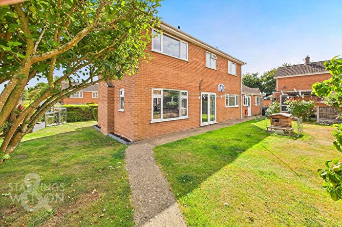 5 Bedroom Detached House For Sale In Hunters Close, Blofield, Norwich, NR13