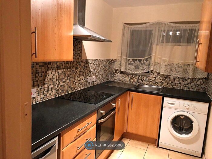 2 Bedroom Flat To Rent In Stockingstone Road, Luton, LU2