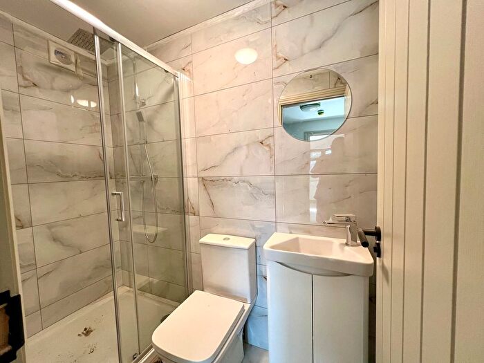 5 Bedroom Semi-Detached House To Rent In Everest Road, Staines, TW19