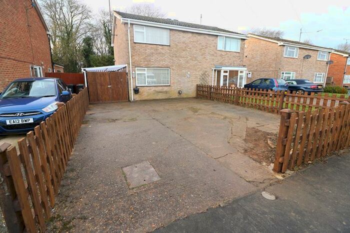 3 Bedroom Semi-Detached House To Rent In Blackfriars, Rushden, NN10