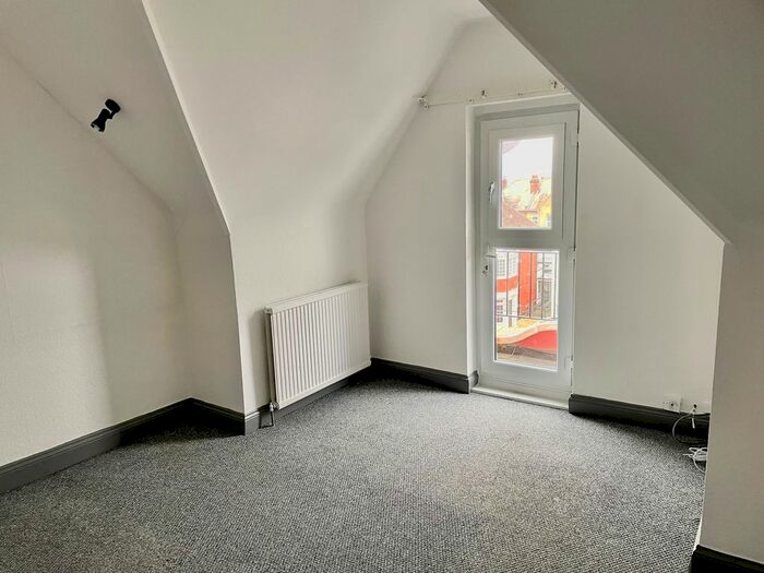 2 Bedroom Flat To Rent In Cobham Road, Westcliff-On-Sea, SS0