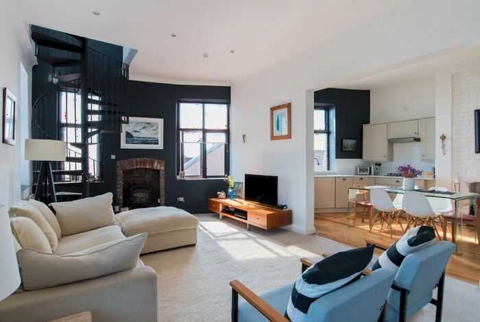 1 Bedroom Flat To Rent In Dock View Road, Barry, CF63