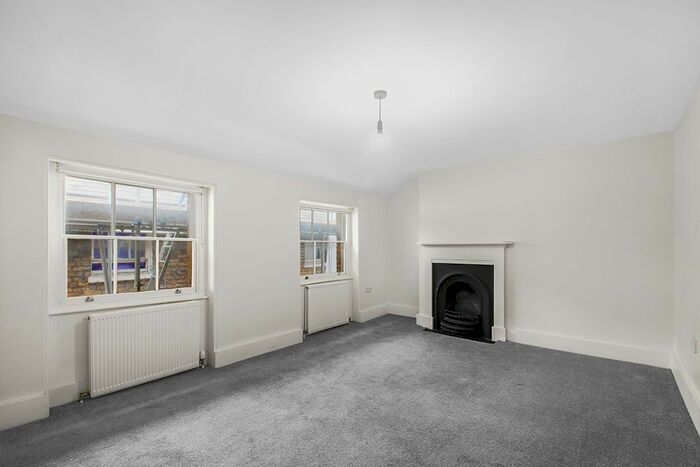 3 Bedroom Flat To Rent In Turnpin Lane, London, SE10