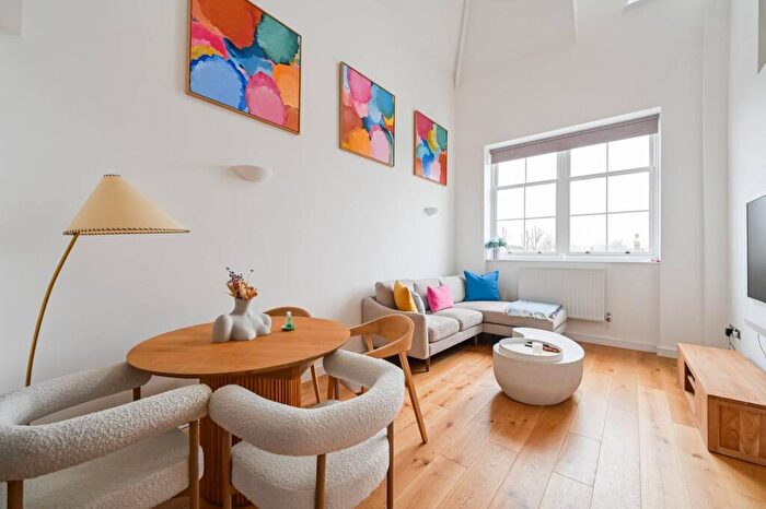 2 Bedroom Flat For Sale In Ecclesbourne Road, De Beauvoir Town, London, N1