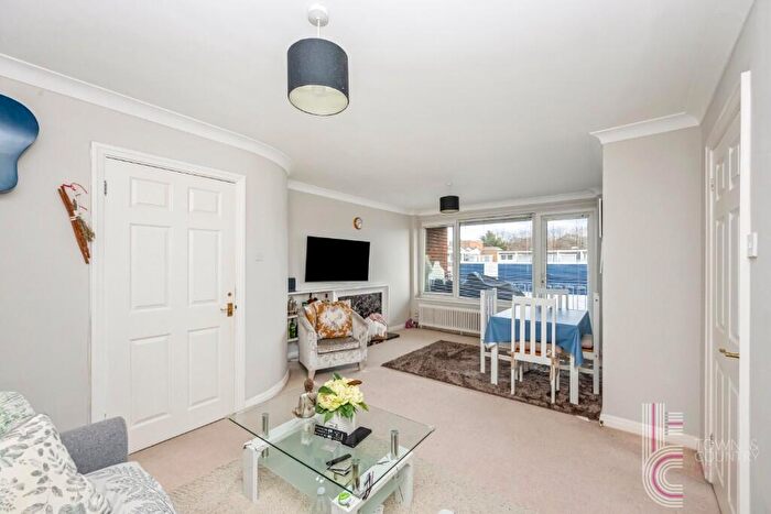 2 Bedroom Flat For Sale In Palmeira Avenue, Hove, East Sussex, BN3