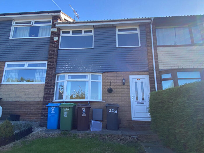 3 Bedroom Town House To Rent In Crossbank Avenue, Oldham, Lancashire, OL4