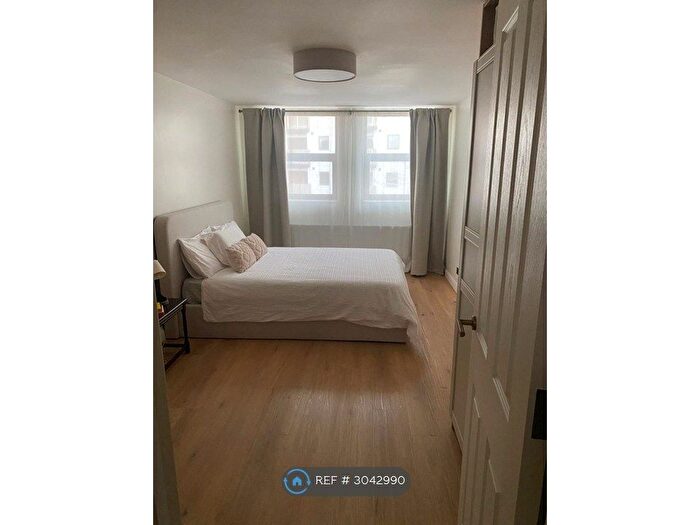 2 Bedroom Flat To Rent In The Broadway, London, SW19