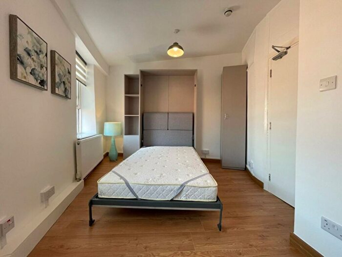 1 Bedroom House To Rent In Grafton Road, London, NW5