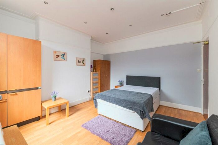 Studio To Rent In Stannington Grove, Heaton, Newcastle Upon Tyne, NE6