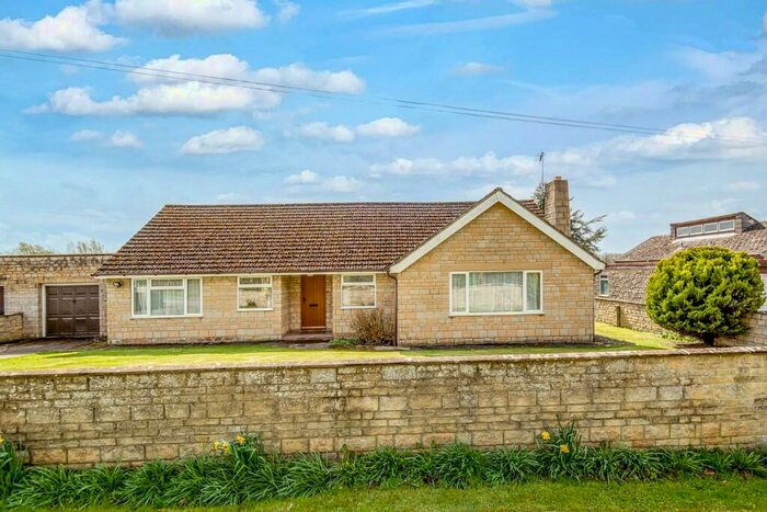 2 Bedroom Detached Bungalow To Rent In Middleton Road, OX27