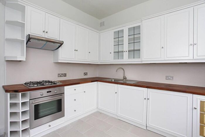 3 Bedroom Flat To Rent In Wymering Mansions, Maida Vale, London, W9