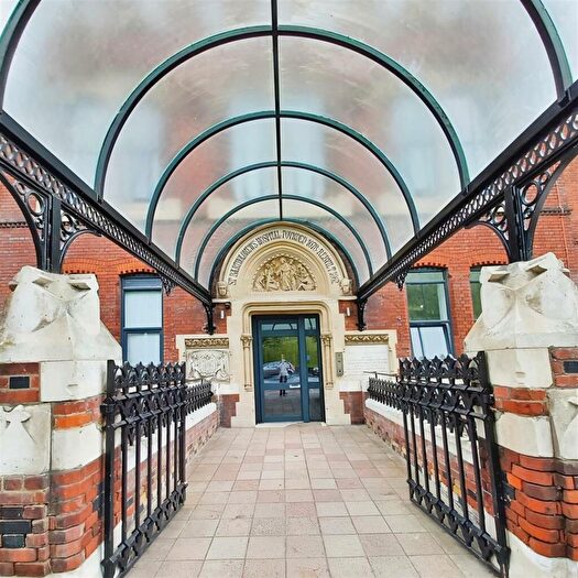 1 Bedroom Apartment For Sale In New Road, Rochester, ME1