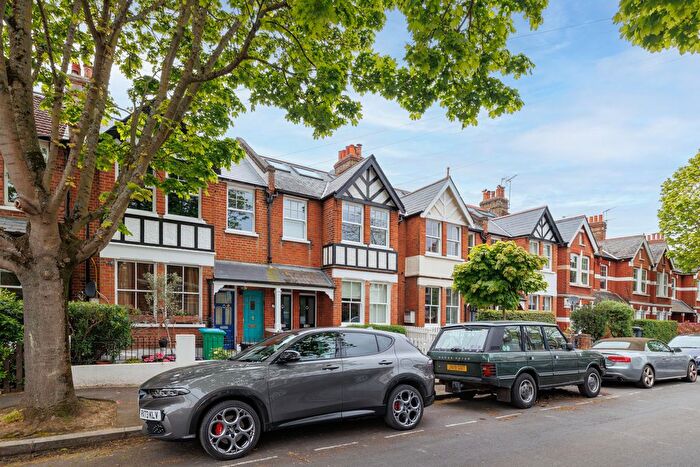 3 Bedroom Flat To Rent In Ashleigh Road, London, SW14