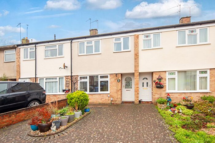 3 Bedroom Terraced House For Sale In Chichester Close, Bicester, OX26