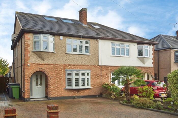 4 Bedroom Semi-Detached House For Sale In Havering Road, Romford, RM1