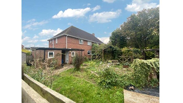 2 Bedroom Flat For Sale In - Walnut Tree Ground, Fyfield, Andover, Hampshire, SP11