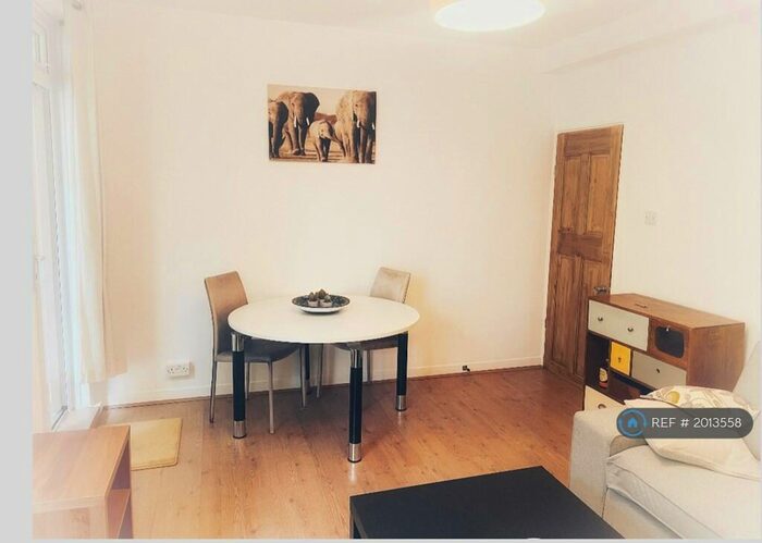 3 Bedroom Flat To Rent In Tyneham Rd, London, SW11