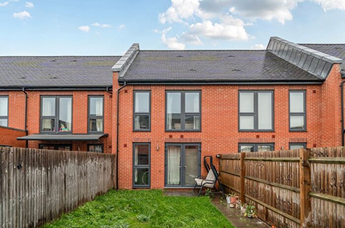 3 Bedroom Terraced House For Sale In Addison Road, Reading, Berkshire, RG1