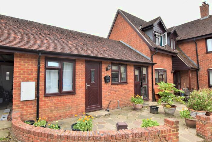 Bungalow To Rent In Wood End, Ardeley, Stevenage, SG2