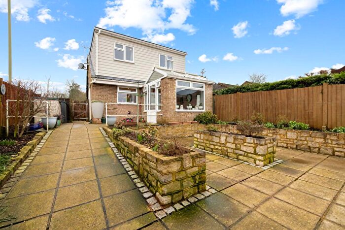 3 Bedroom Semi-Detached Bungalow For Sale In Jacaranda Road, Bordon, GU35