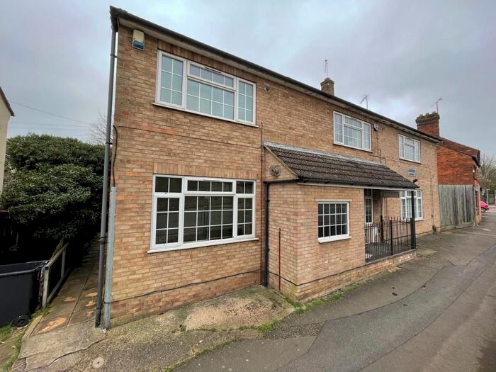 2 Bedroom Flat To Rent In Lakeview Apartments, Duck Street, Rushden, NN10