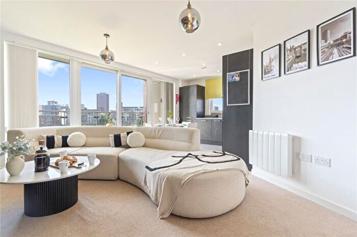 2 Bedroom Apartment For Sale In Mason Way, Birmingham, West Midlands, B15