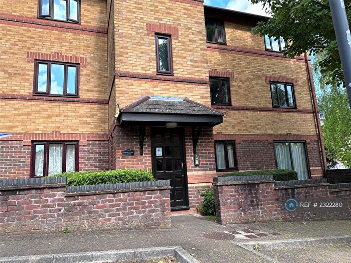 1 Bedroom Flat To Rent In Corinthian Court, Bristol, BS1
