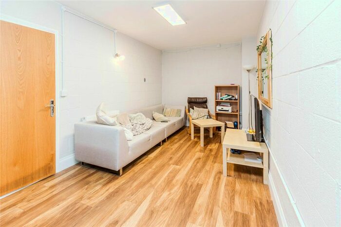 6 Bedroom Town House To Rent In Jekyll Close, Stoke Park, Bristol, BS16